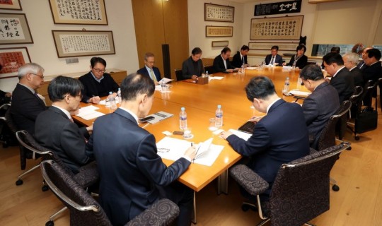 <div><a href='http://koreapeace.web3.newwaynet.co.kr/bbs/board.php?bo_table=sub02_02&wr_id=67' class='btn btn-skin btn-slide'>[한반도평화만들기] 이란전쟁으로 미국 위상 흔들려…한국 실존적 …</a></div><br/><br/>2026-04-08