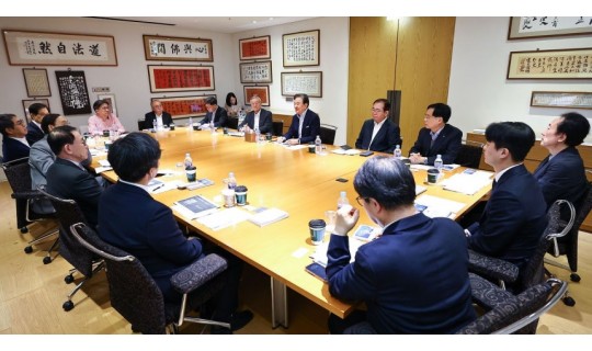 <div><a href='http://koreapeace.web3.newwaynet.co.kr/bbs/board.php?bo_table=sub02_07&wr_id=11' class='btn btn-skin btn-slide'>[AI포럼1] 생각·판단하는 AI 시대…미래 설계의 주권은 인간…</a></div><br/><br/>2026-04-20